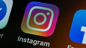 Instagram prepara IA para escribir y resumir mensajes