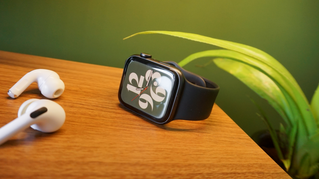 El Apple Watch SE de plástico podría ser el reloj inteligente más barato de la marca 1 Victor Carvalho/Canaltech
