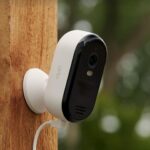 Oferta poco común: la cámara de seguridad Arlo Essential 2K acaba de alcanzar un nuevo mínimo de $ 29