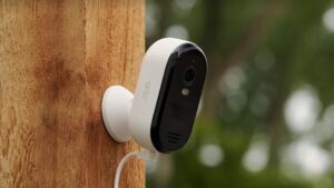 Oferta poco común: la cámara de seguridad Arlo Essential 2K acaba de alcanzar un nuevo mínimo de $ 29