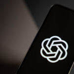 No sólo uno: OpenAI está creando una 'familia de dispositivos' para sus chatbots