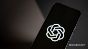 No sólo uno: OpenAI está creando una 'familia de dispositivos' para sus chatbots